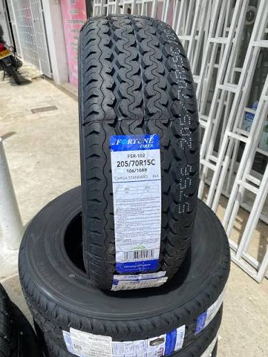 LLANTA FORTUNE "CLEVANTO VAN FSR-102" DELANTERO 215/70 R15 C 8PR 109/107S TL THAILANDIA